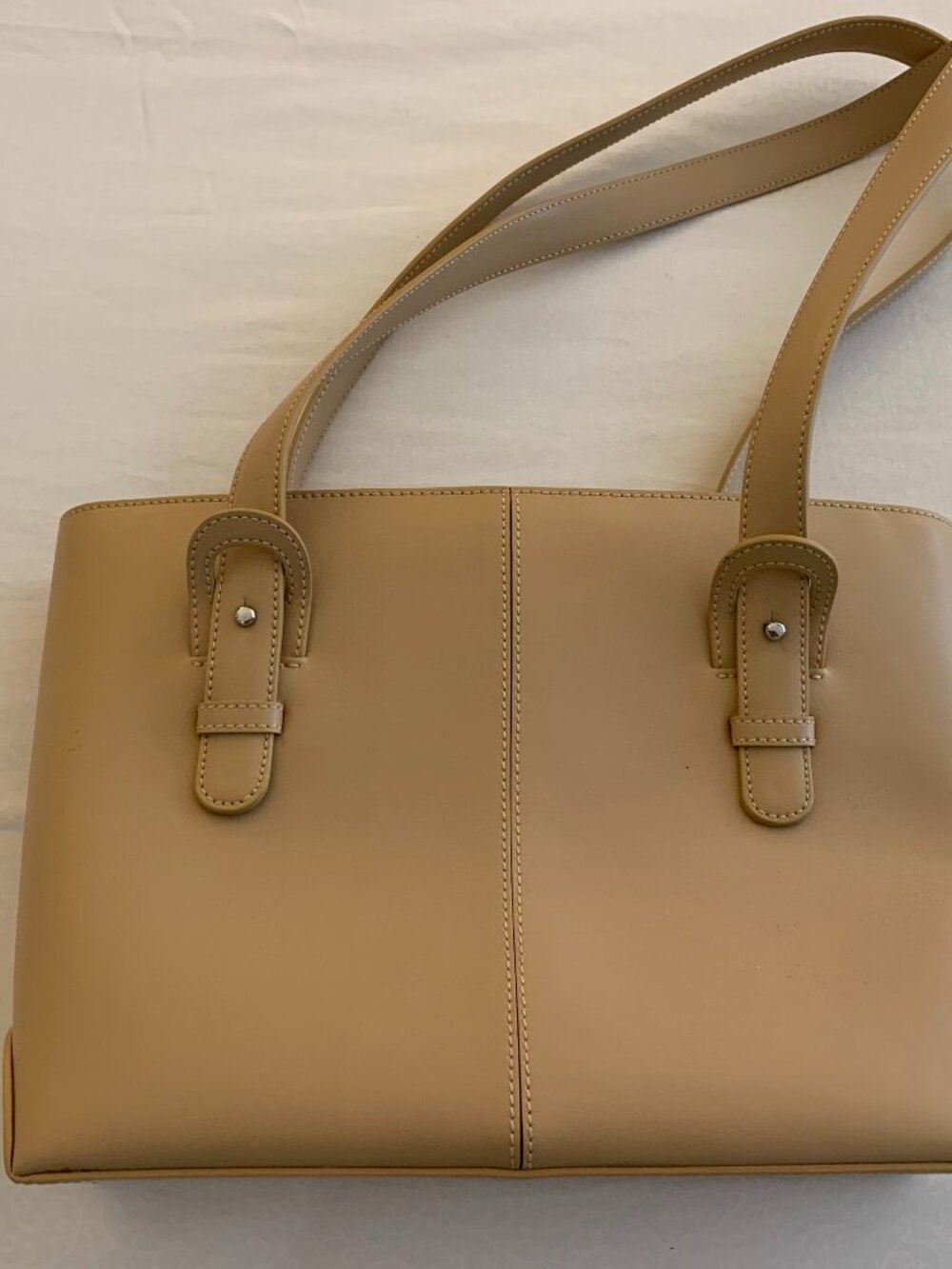 M. London Tan Leather Purse - in excellent! condition